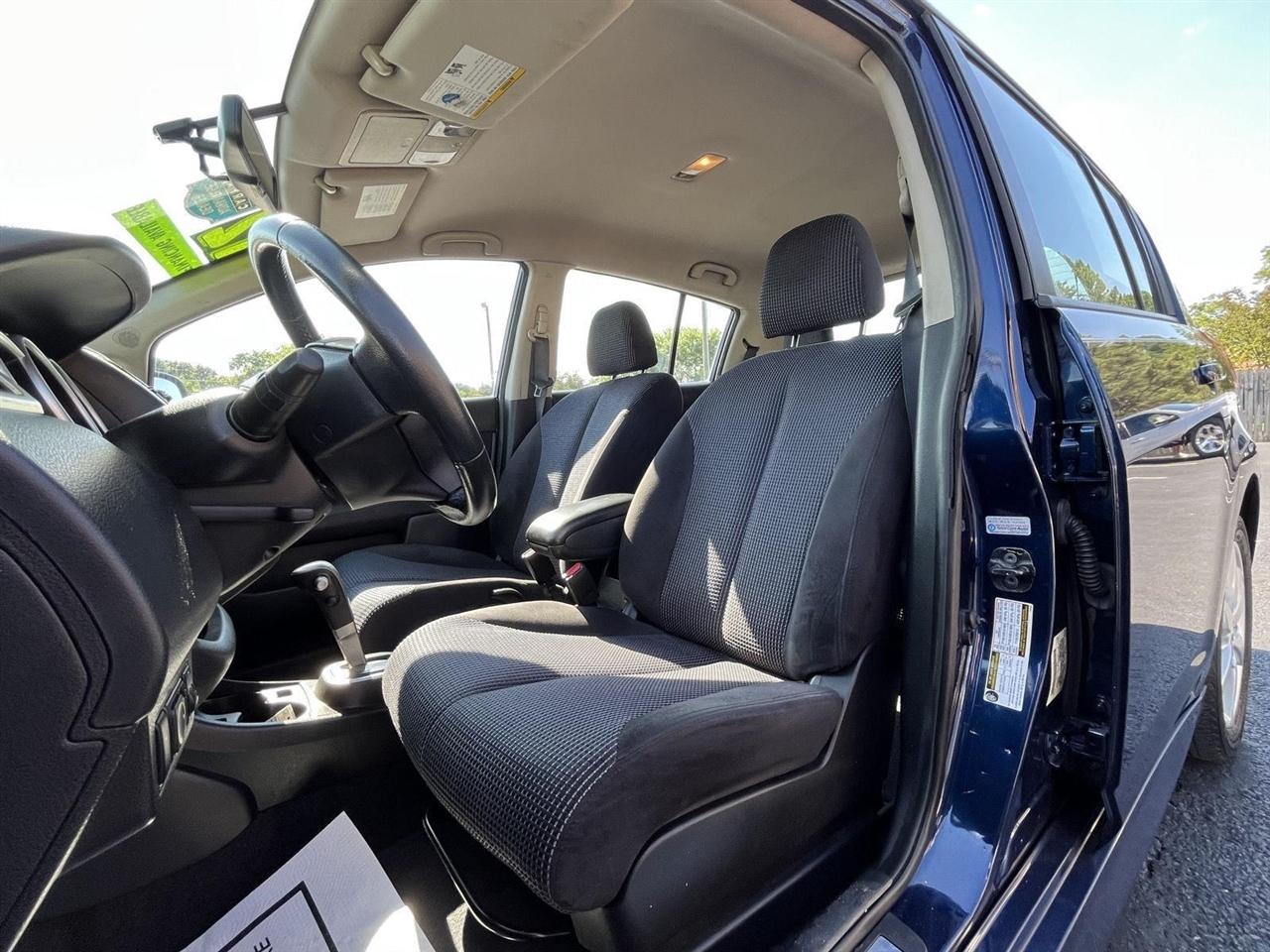 Nissan Versa 1.8 SL Hatchback 2012