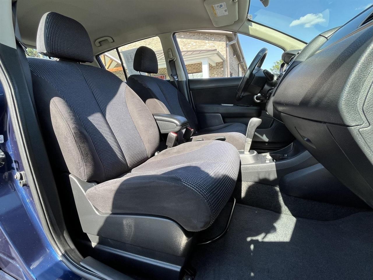 Nissan Versa 1.8 SL Hatchback 2012