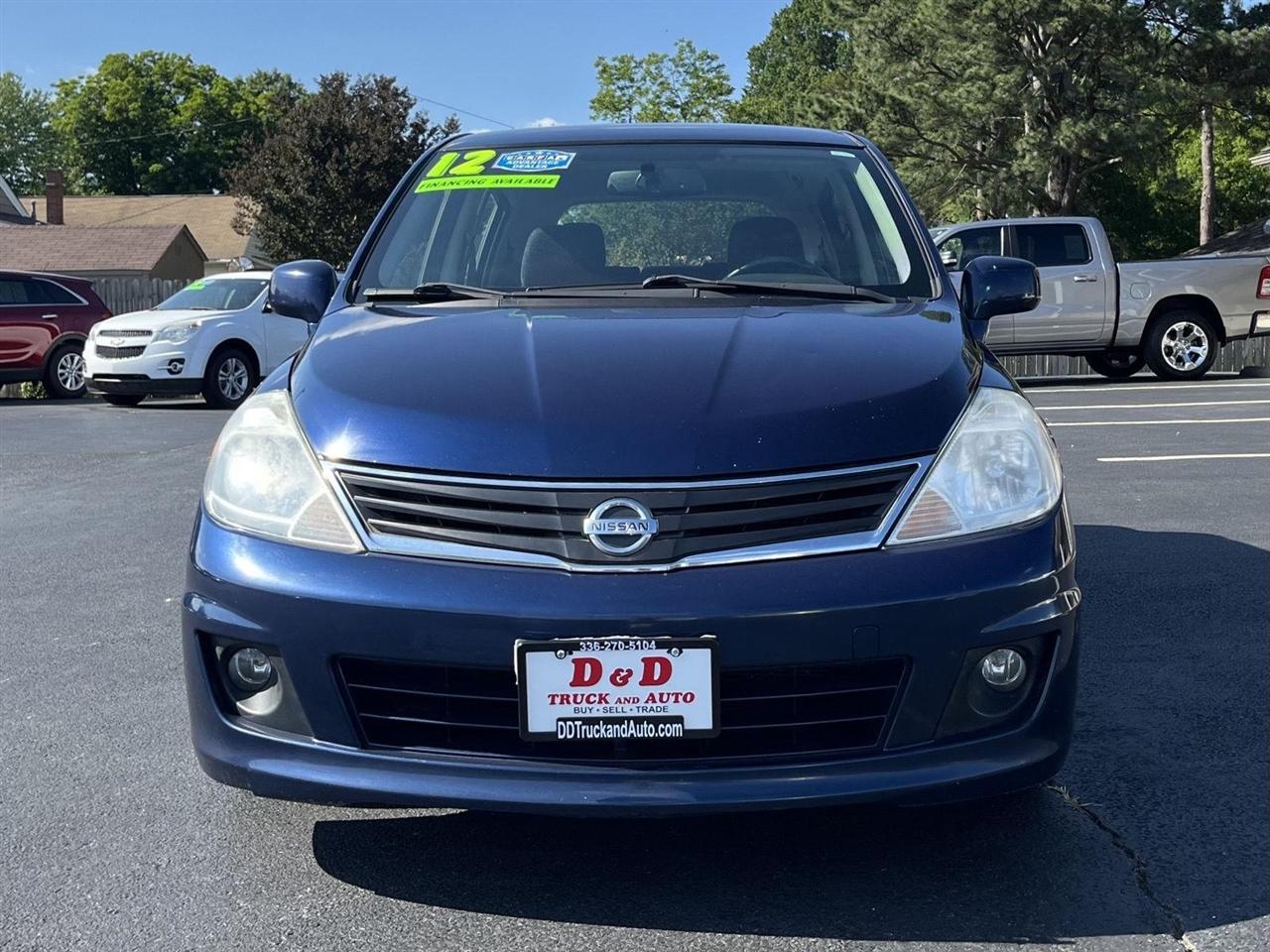 Nissan Versa 1.8 SL Hatchback 2012