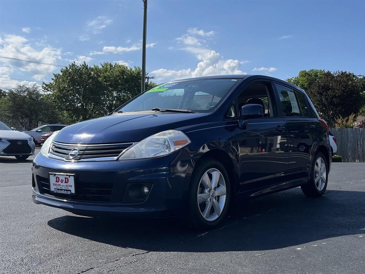 Nissan Versa 1.8 SL Hatchback 2012