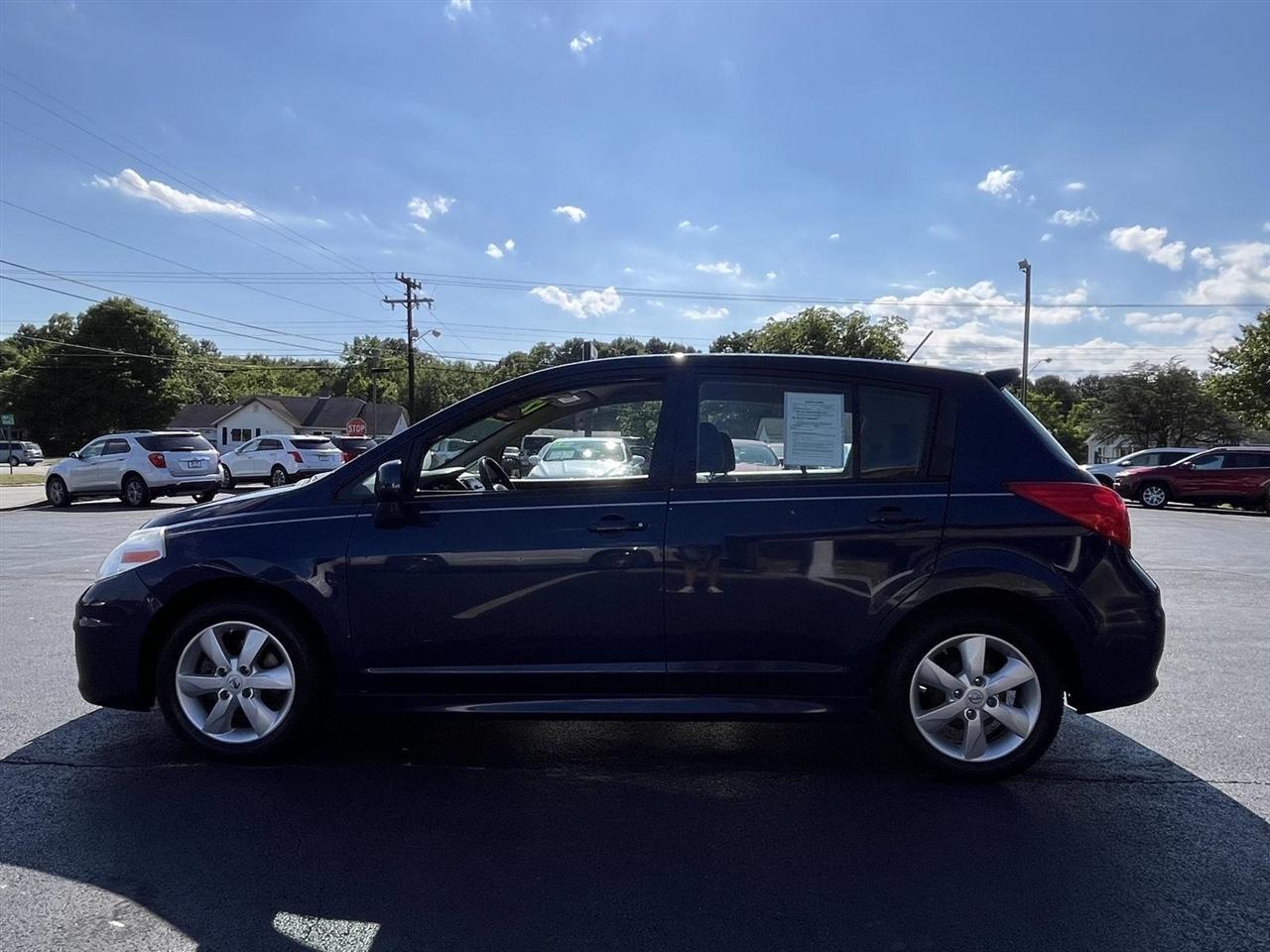 Nissan Versa 1.8 SL Hatchback 2012
