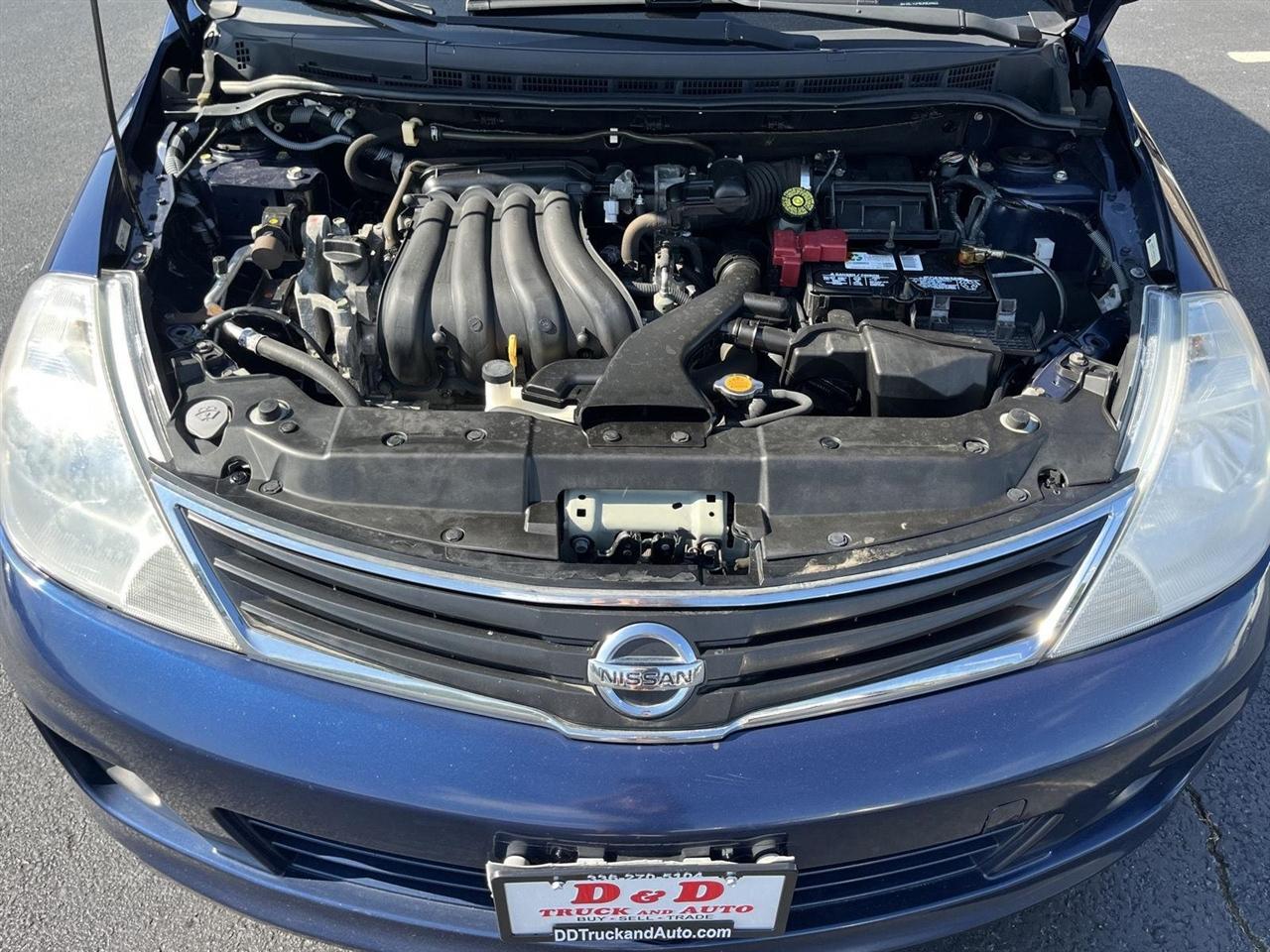 Nissan Versa 1.8 SL Hatchback 2012