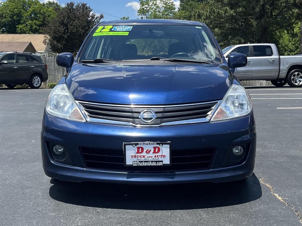 Nissan Versa 1.8 SL Hatchback 2012