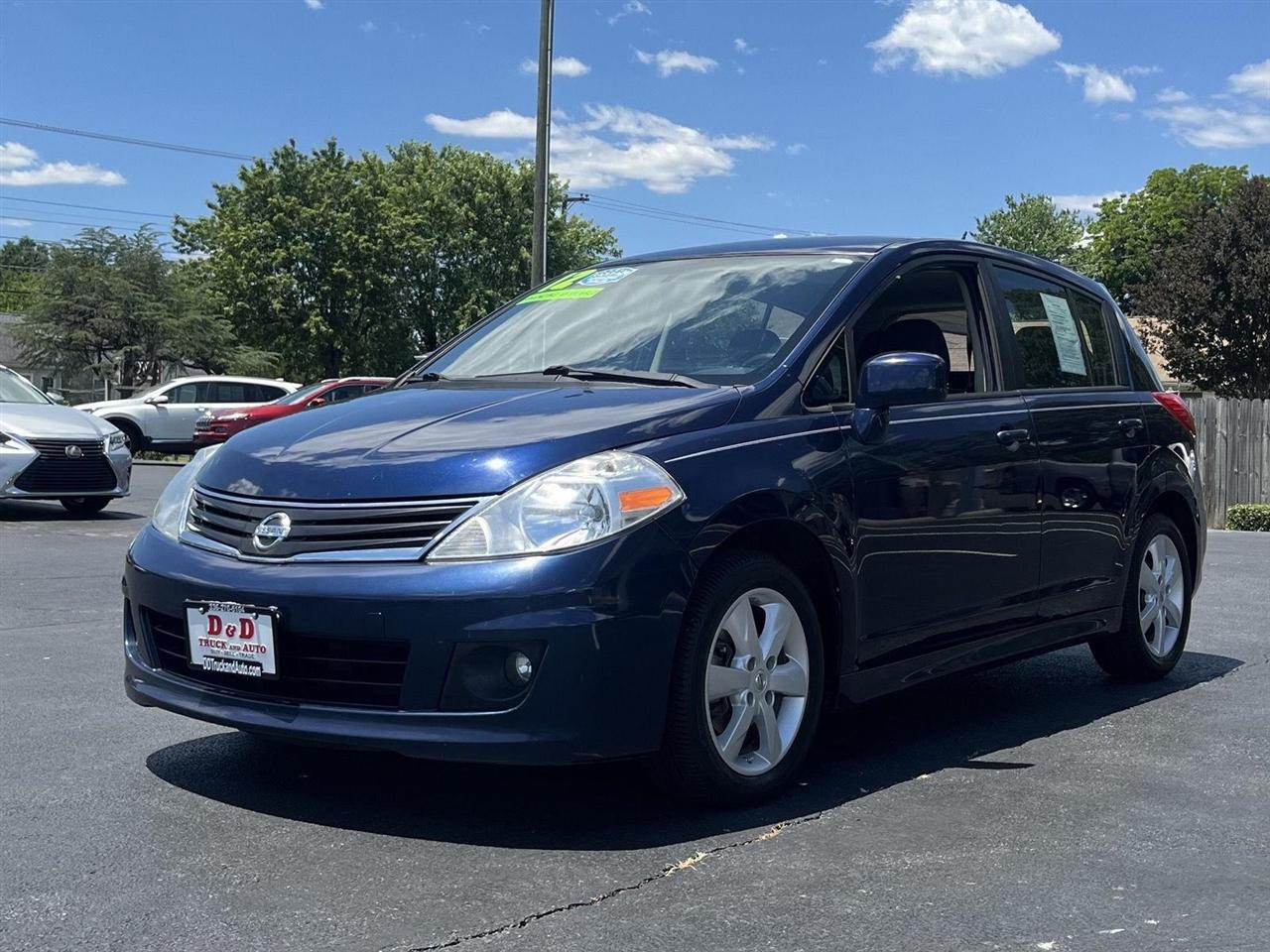 Nissan Versa 1.8 SL Hatchback 2012