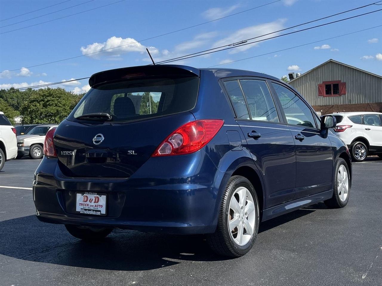Nissan Versa 1.8 SL Hatchback 2012