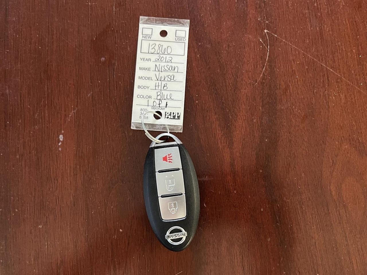 Nissan Versa 1.8 SL Hatchback 2012