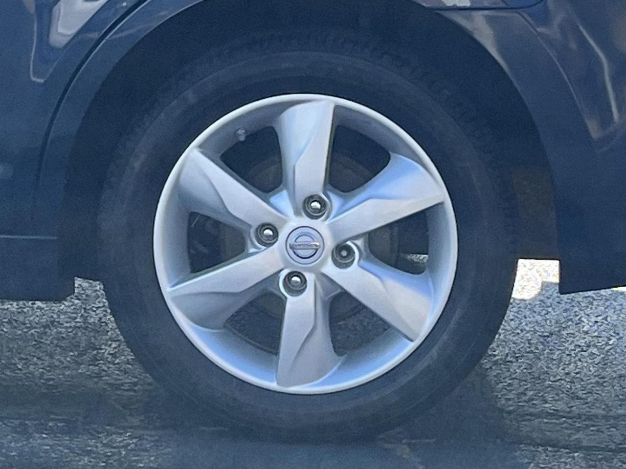 Nissan Versa 1.8 SL Hatchback 2012