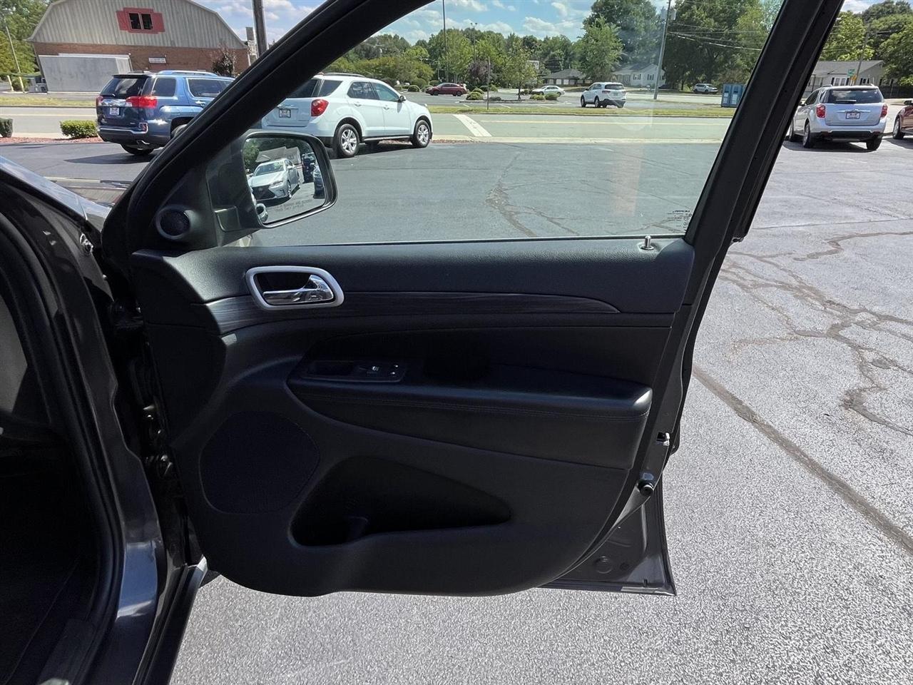 Jeep Grand Cherokee Laredo 4WD 2019