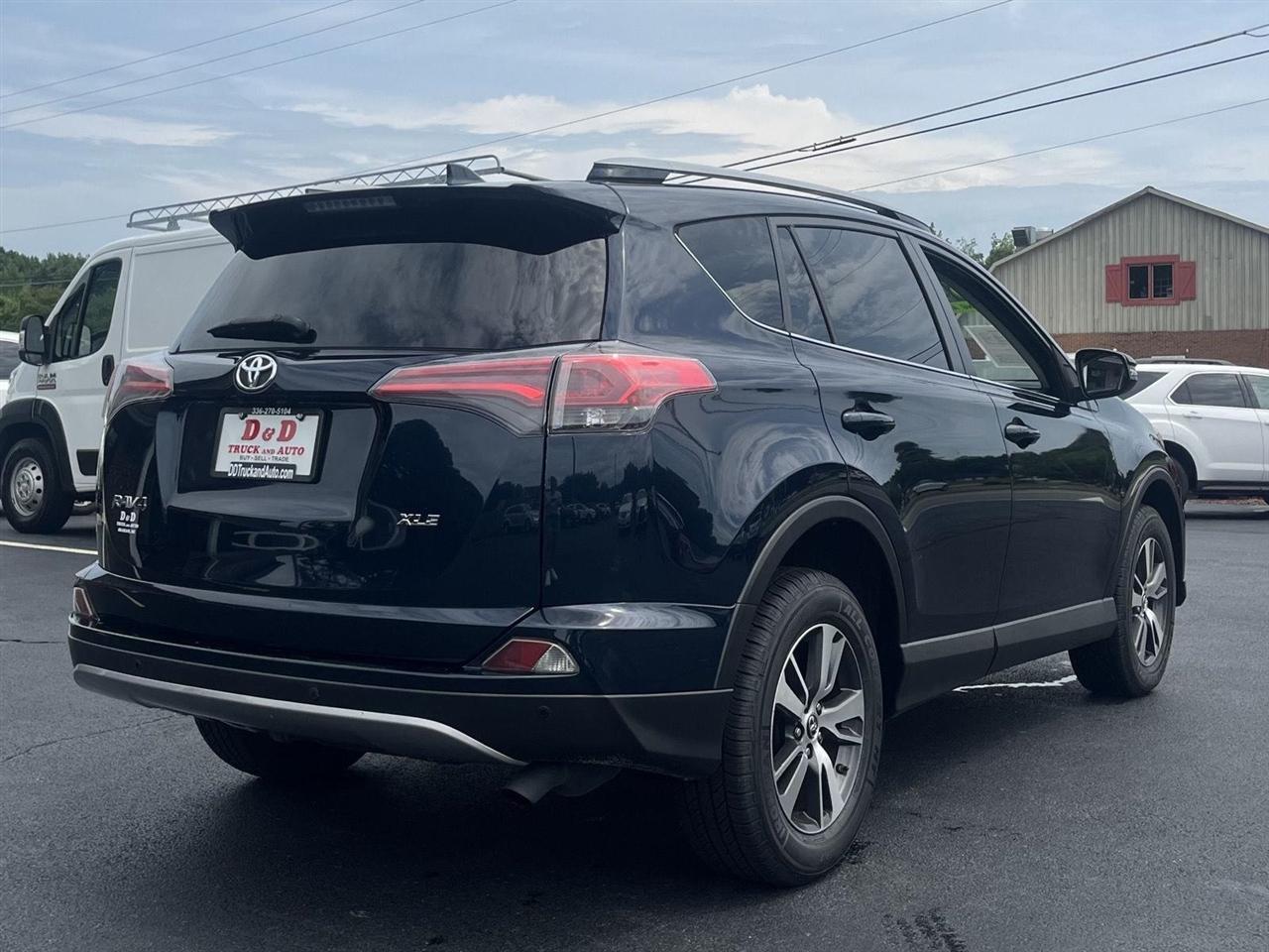 Toyota RAV4 XLE FWD 2018