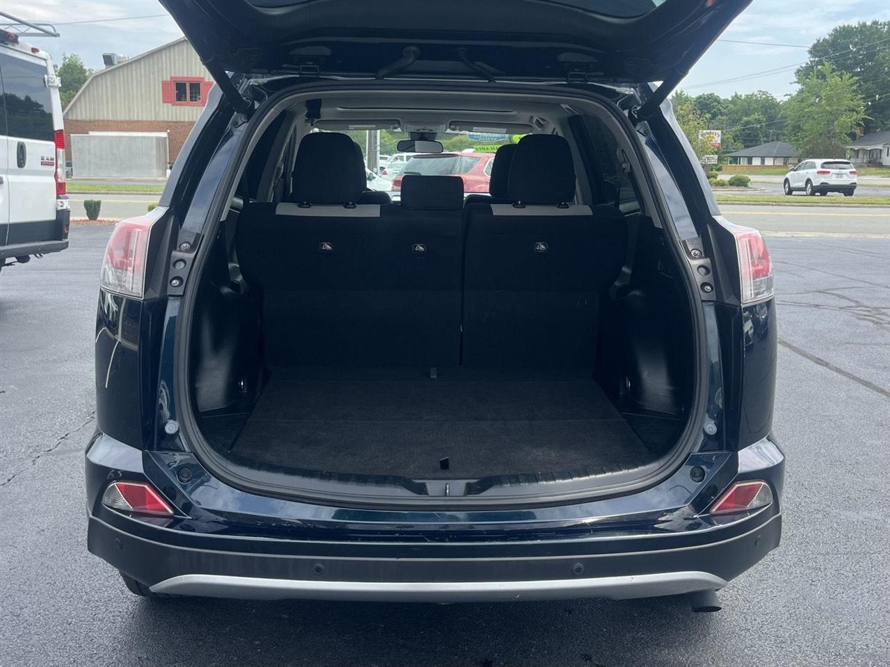 Toyota RAV4 XLE FWD 2018