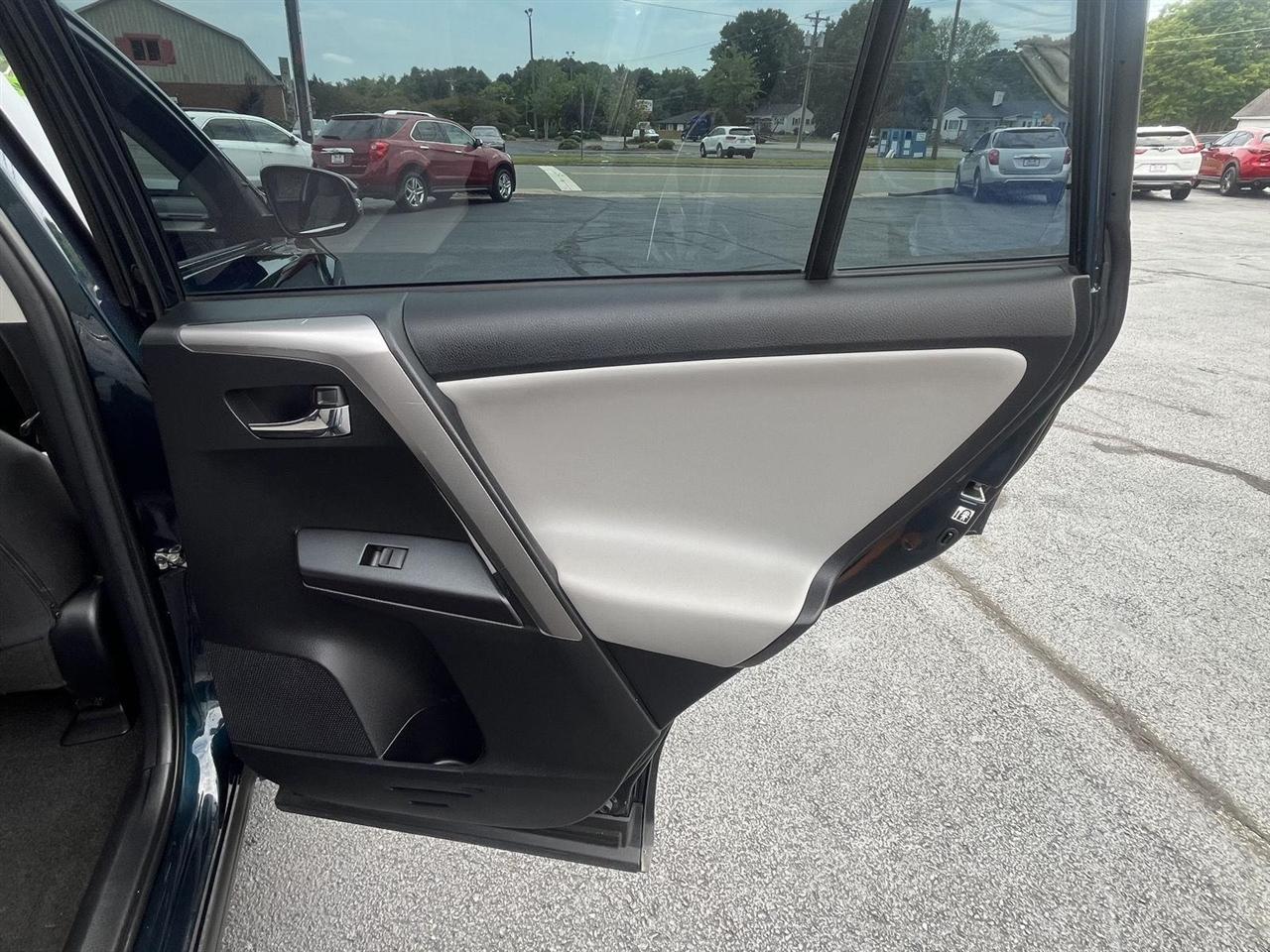 Toyota RAV4 XLE FWD 2018