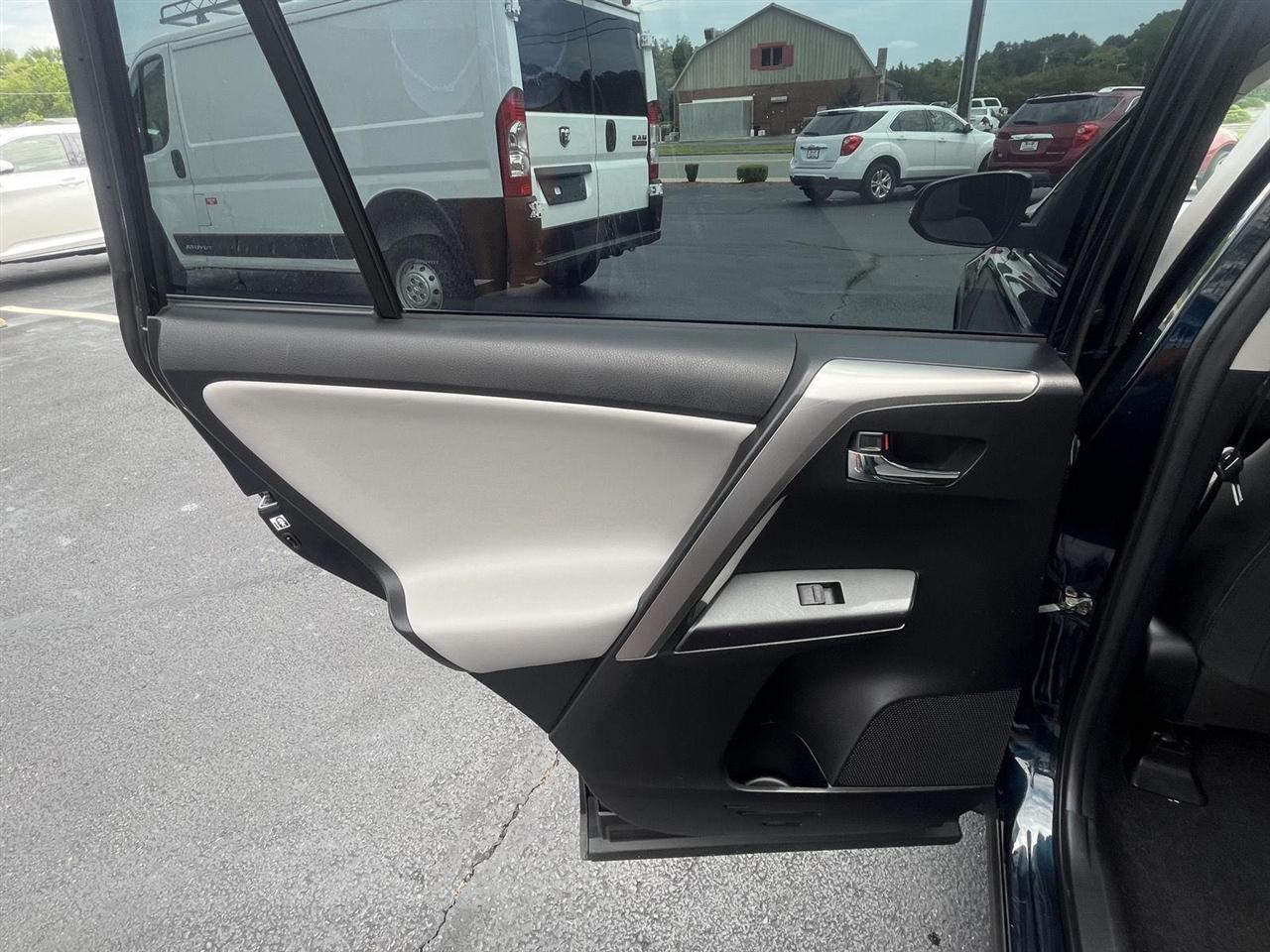 Toyota RAV4 XLE FWD 2018