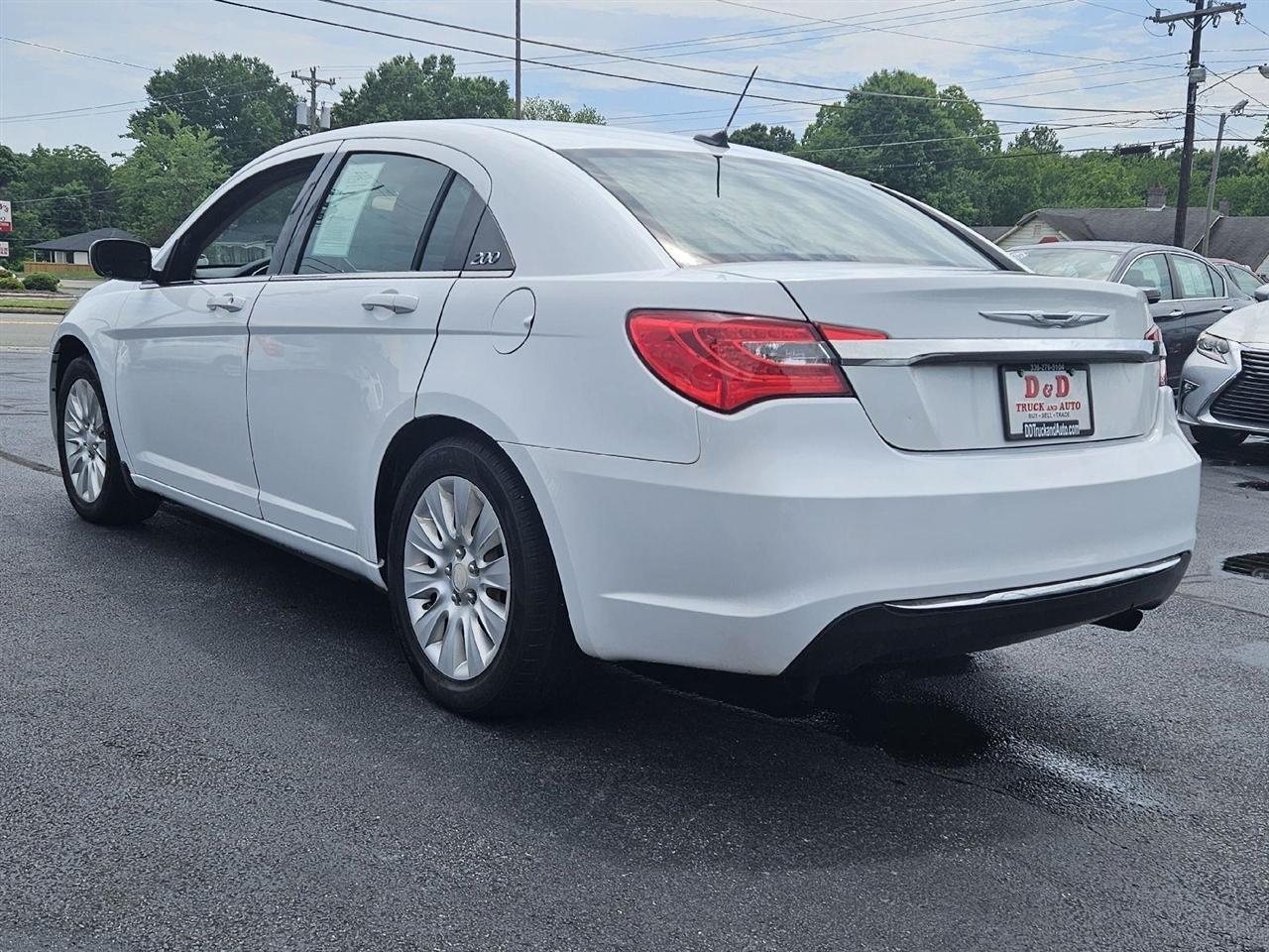 Chrysler 200 LX 2013