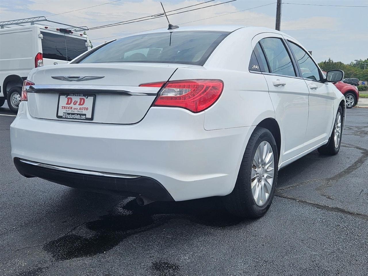 Chrysler 200 LX 2013