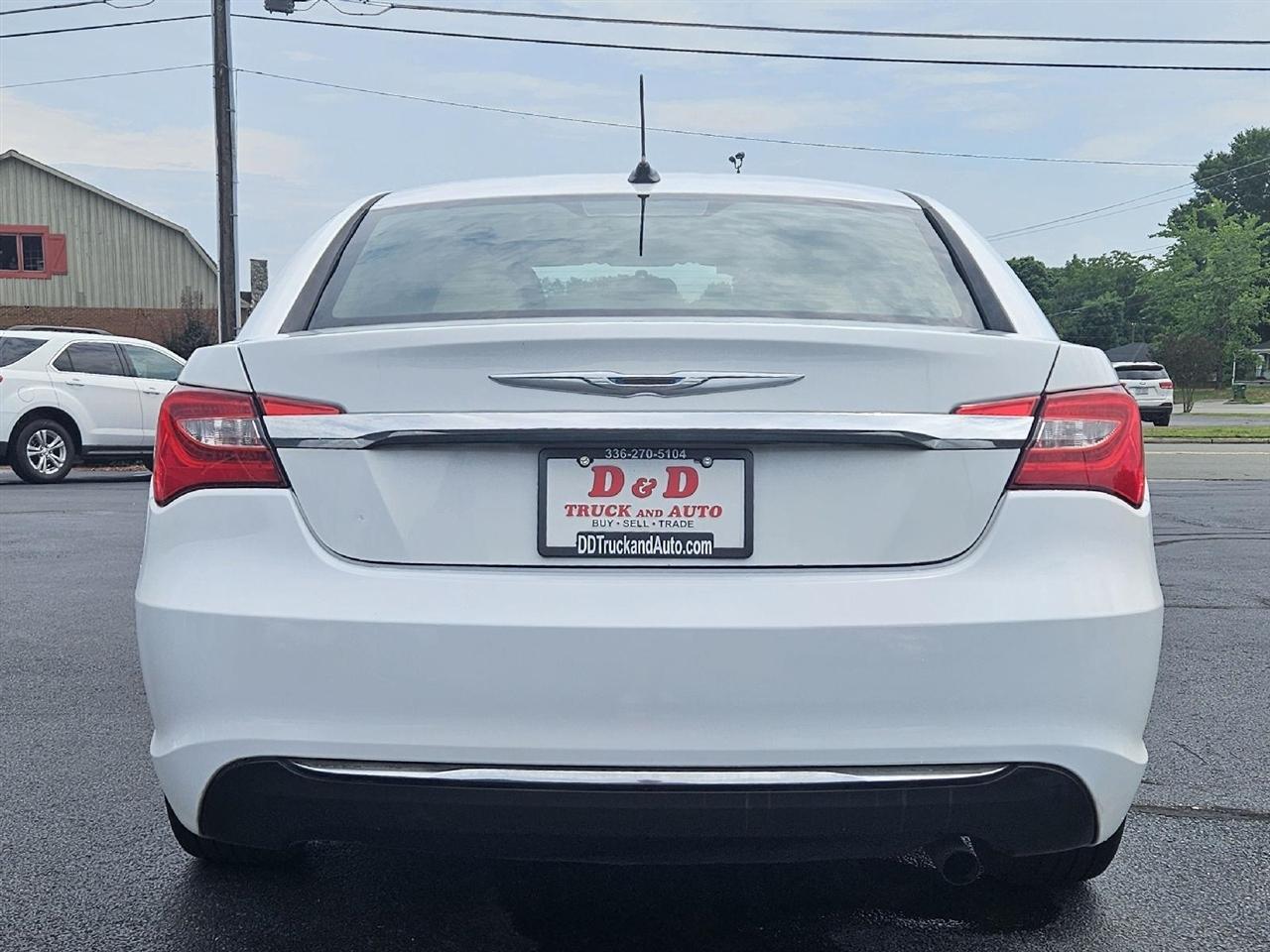Chrysler 200 LX 2013