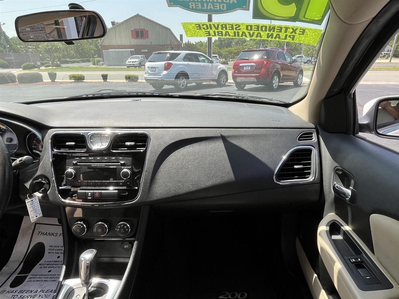 Chrysler 200 LX 2013