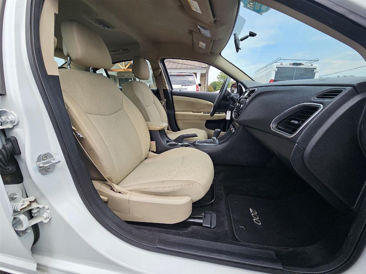 Chrysler 200 LX 2013