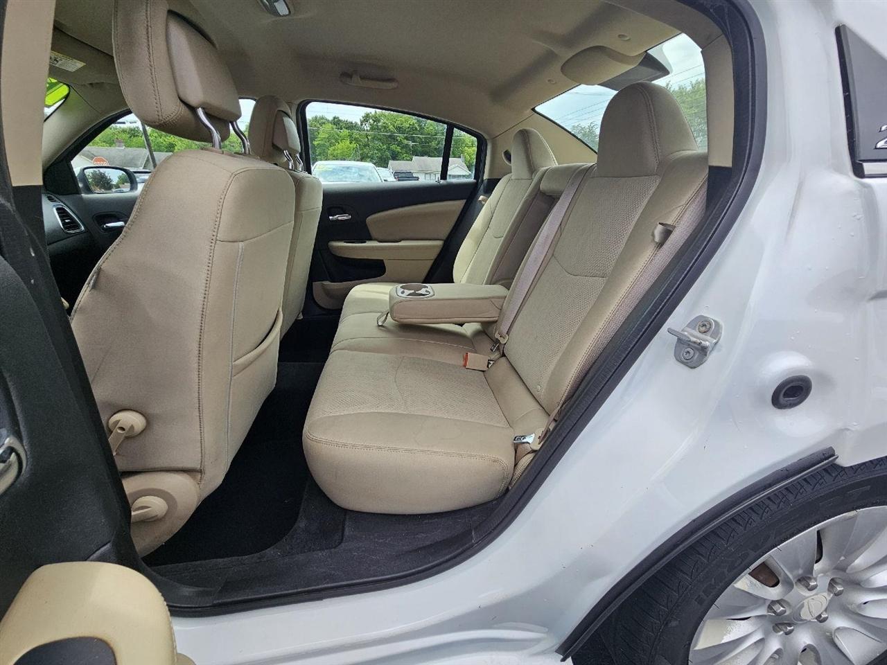 Chrysler 200 LX 2013