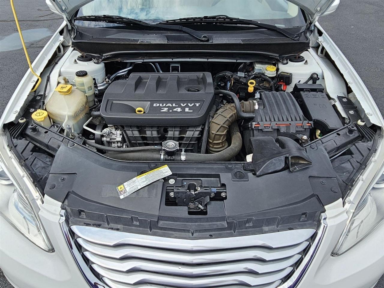 Chrysler 200 LX 2013