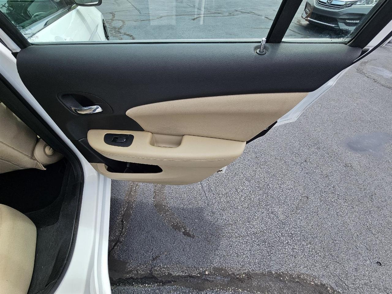 Chrysler 200 LX 2013