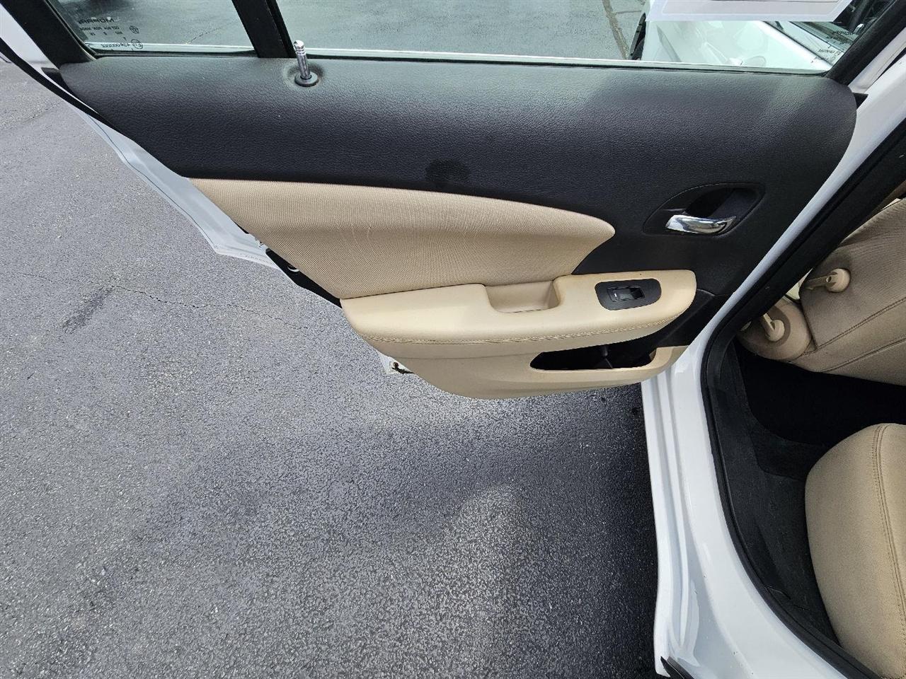 Chrysler 200 LX 2013