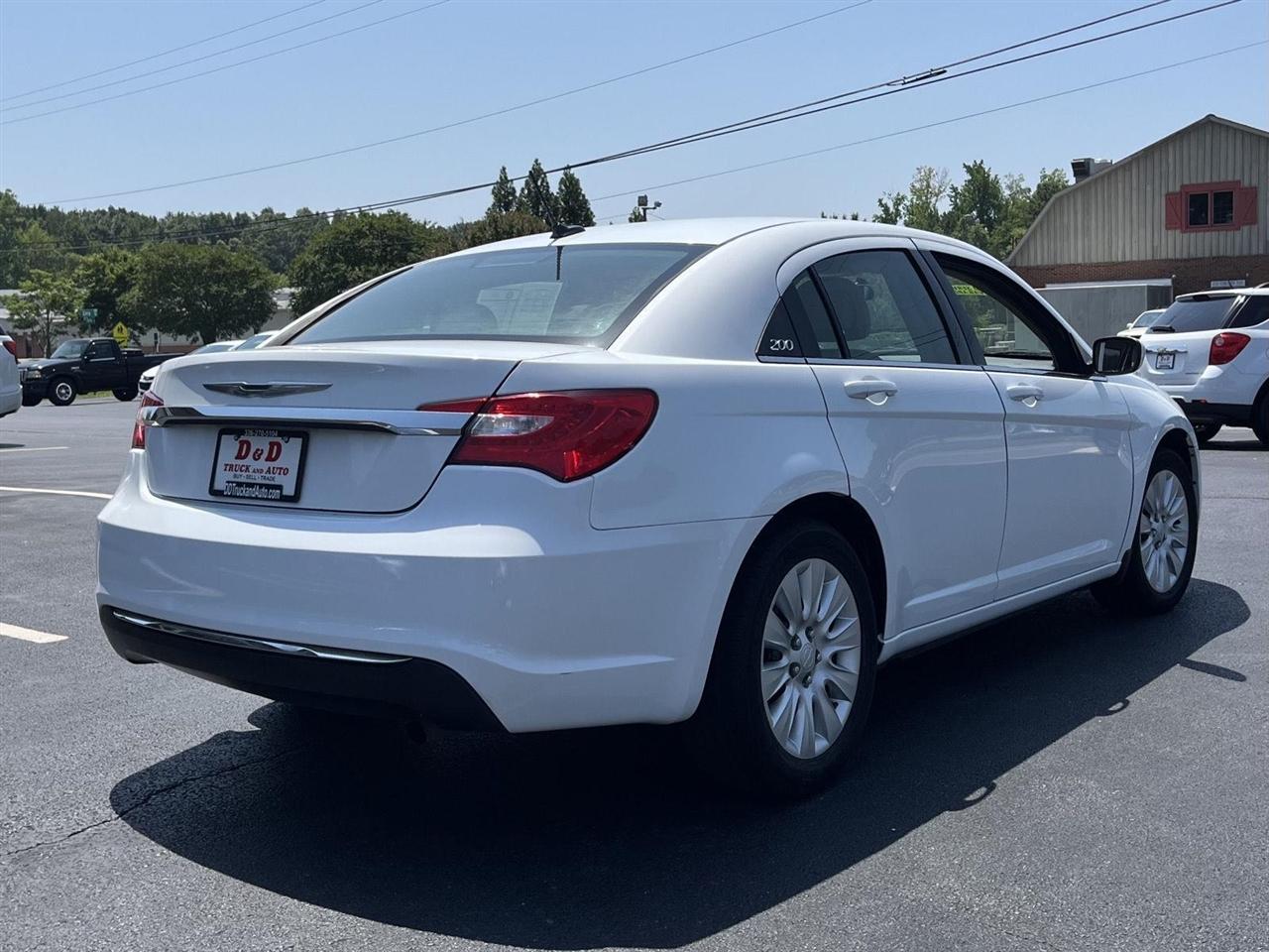 Chrysler 200 LX 2013