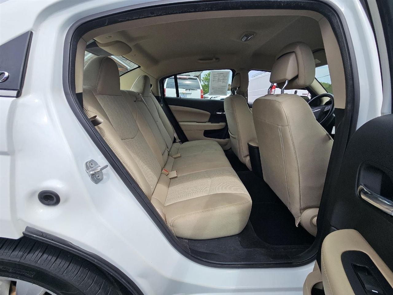 Chrysler 200 LX 2013