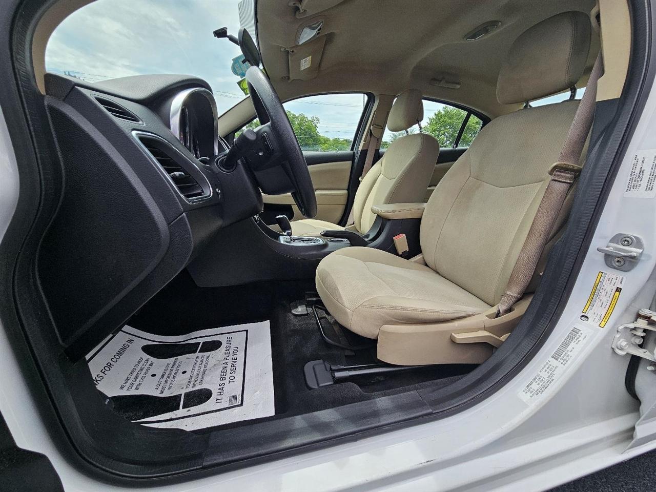 Chrysler 200 LX 2013