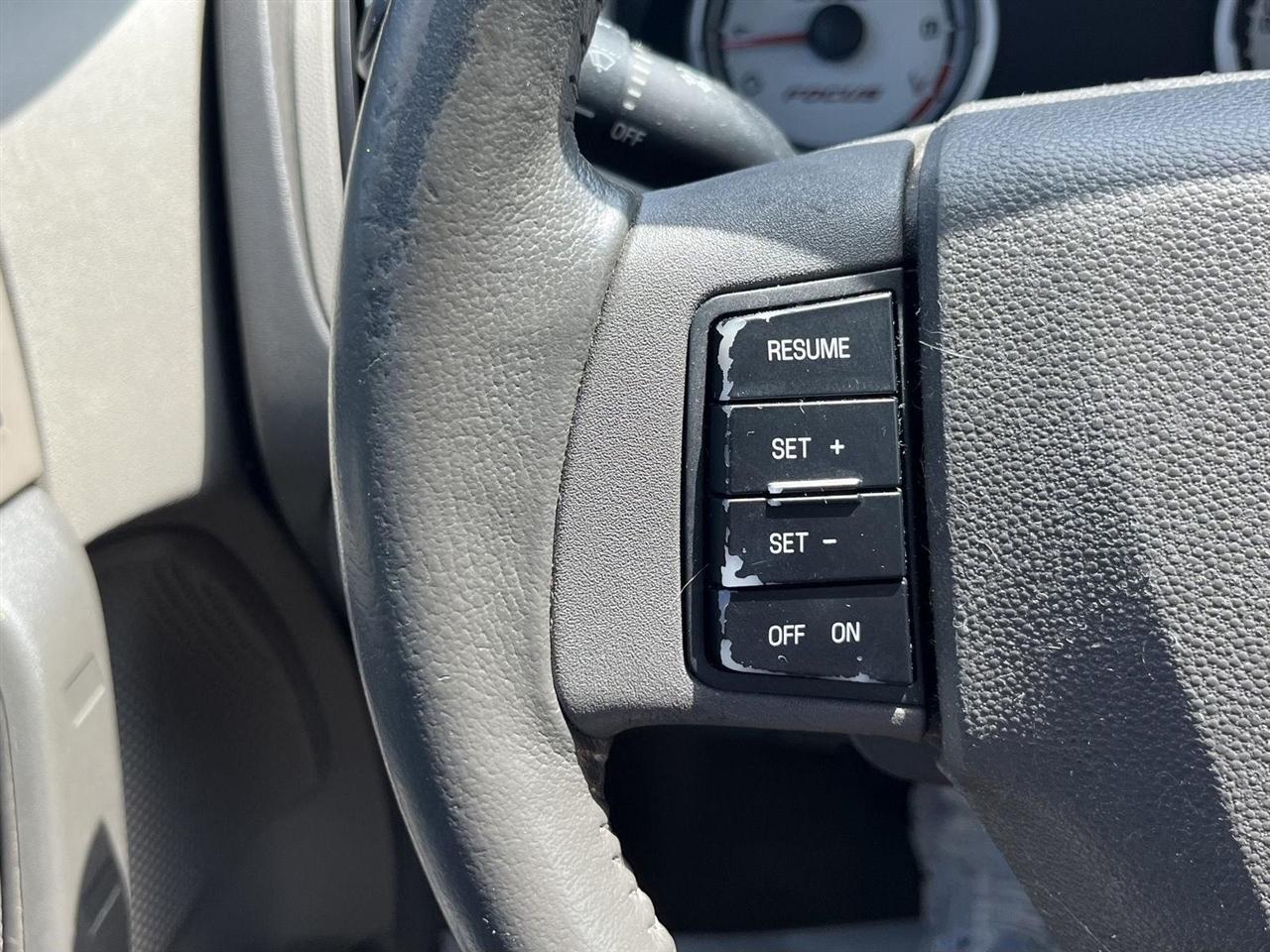 Ford Focus SE Sedan 2009