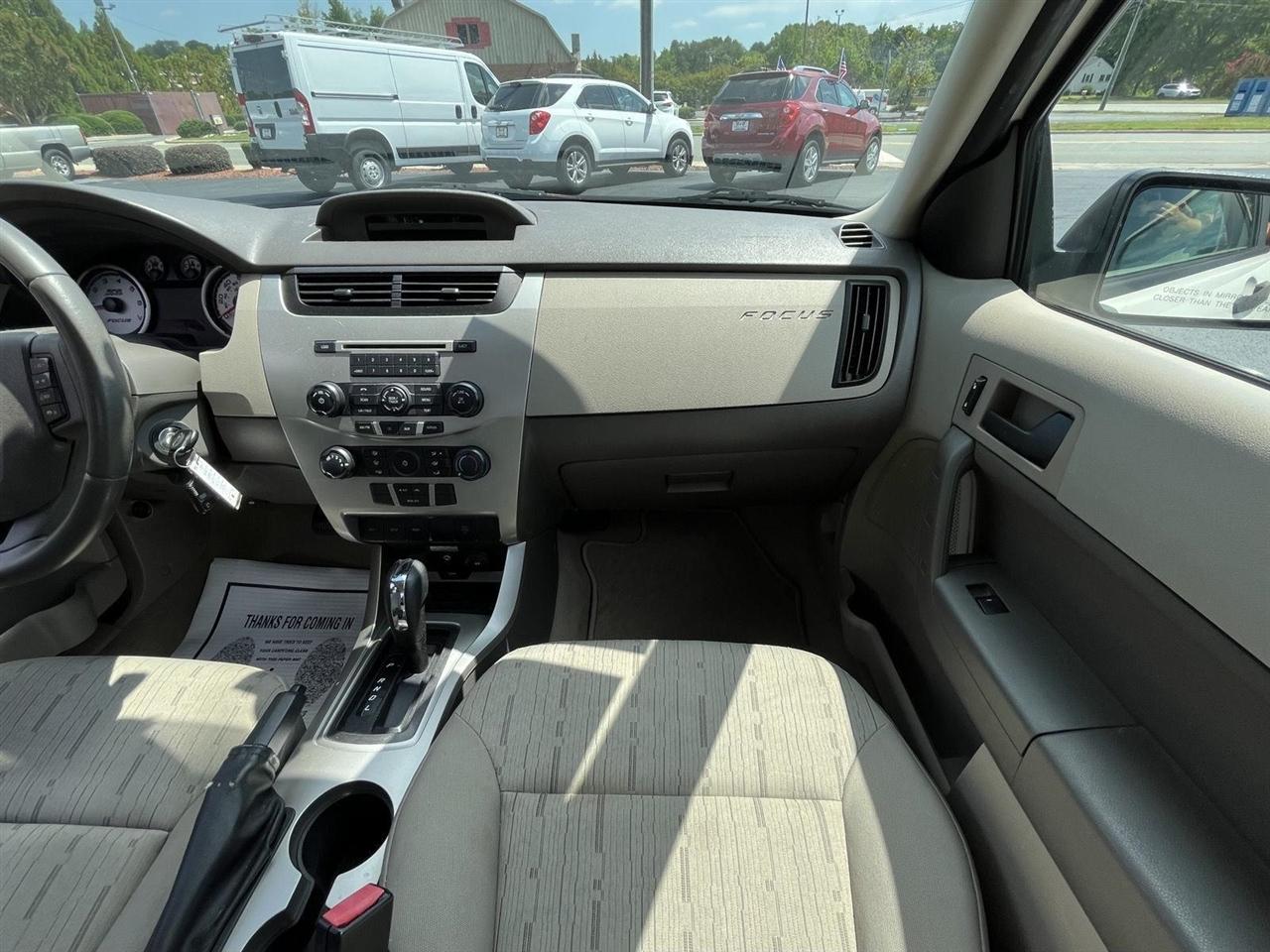 Ford Focus SE Sedan 2009