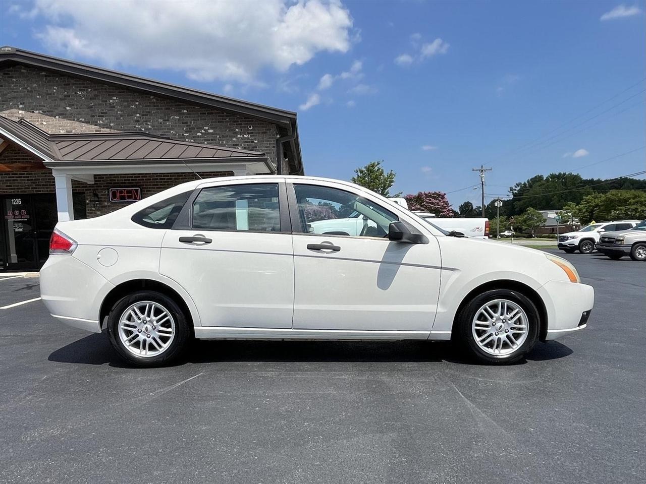 Ford Focus SE Sedan 2009