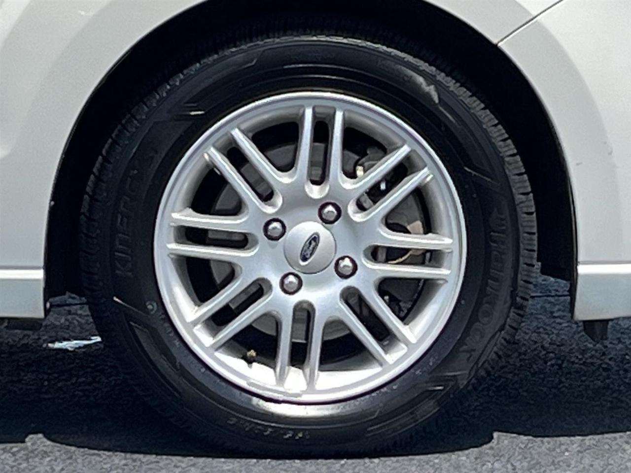 Ford Focus SE Sedan 2009