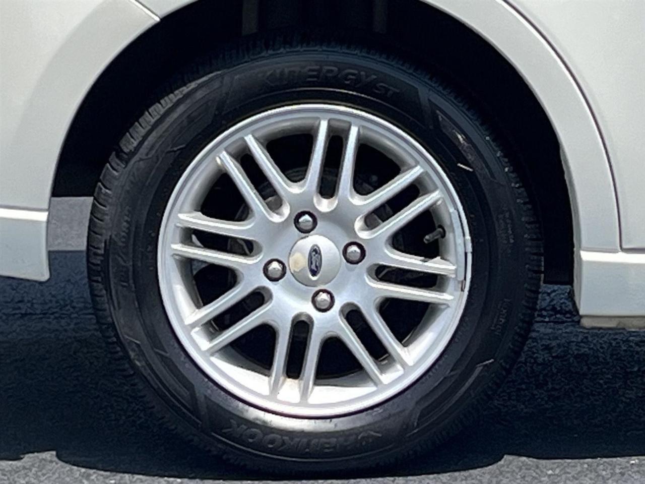 Ford Focus SE Sedan 2009