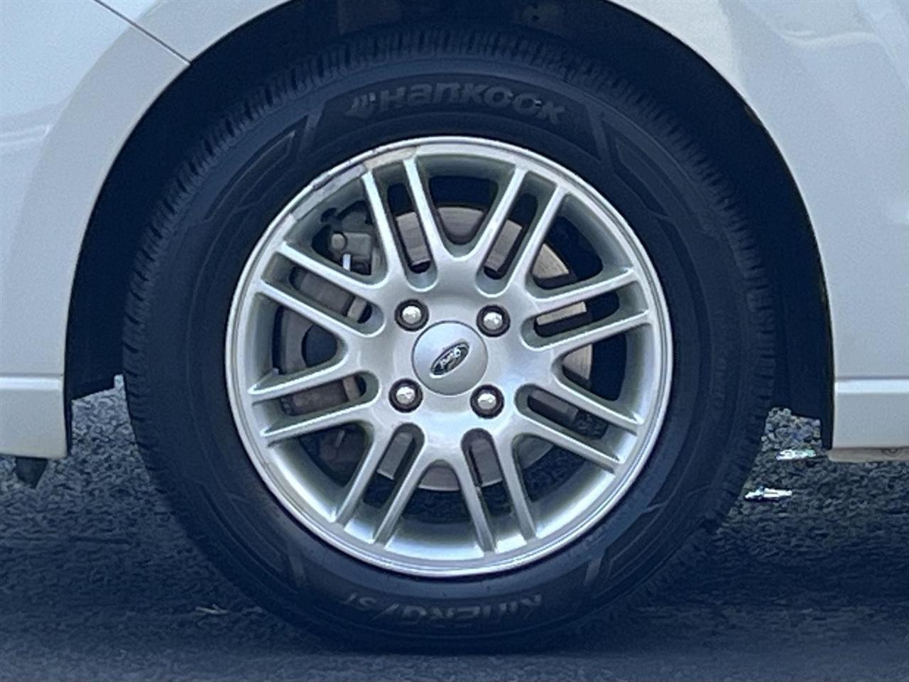 Ford Focus SE Sedan 2009