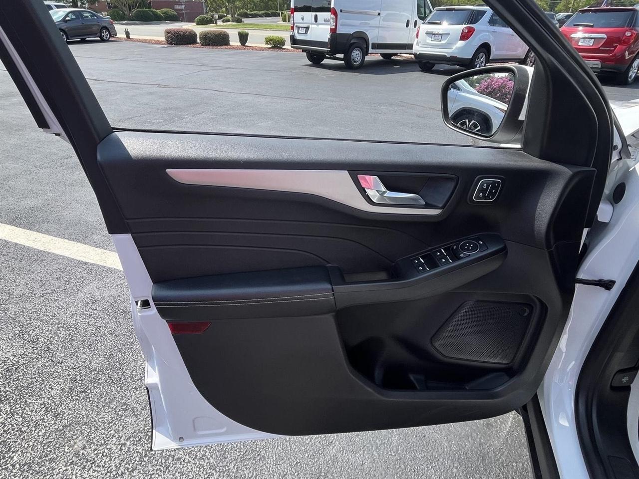 2021 Ford Escape SEL - Photo 30