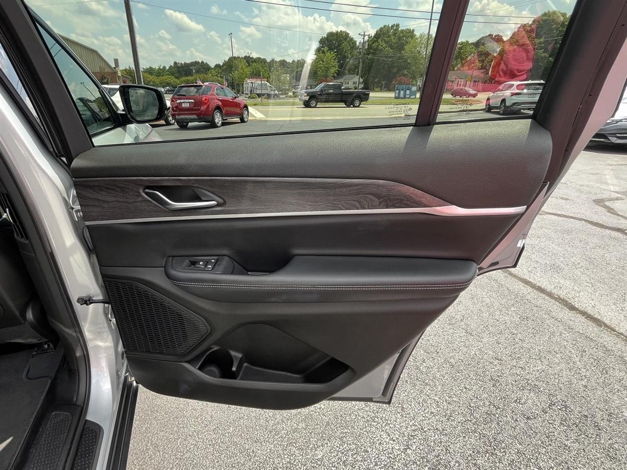 Jeep Grand Cherokee L Limited 4WD 2023