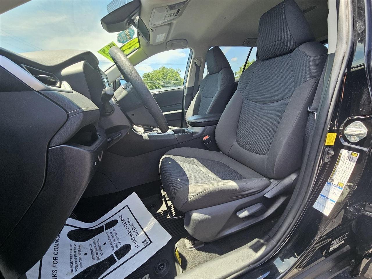 Toyota RAV4 LE AWD 2020
