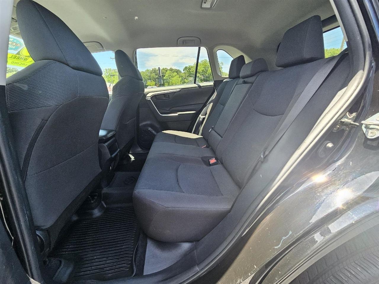 Toyota RAV4 LE AWD 2020