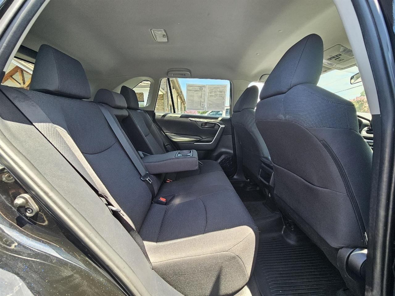 Toyota RAV4 LE AWD 2020