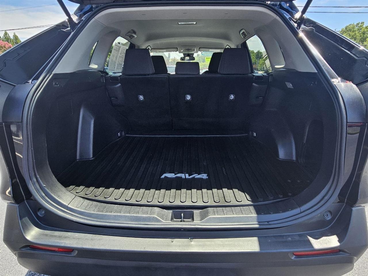 Toyota RAV4 LE AWD 2020