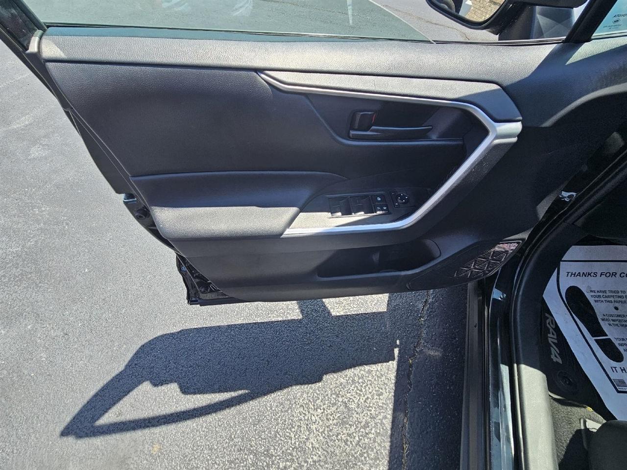 Toyota RAV4 LE AWD 2020