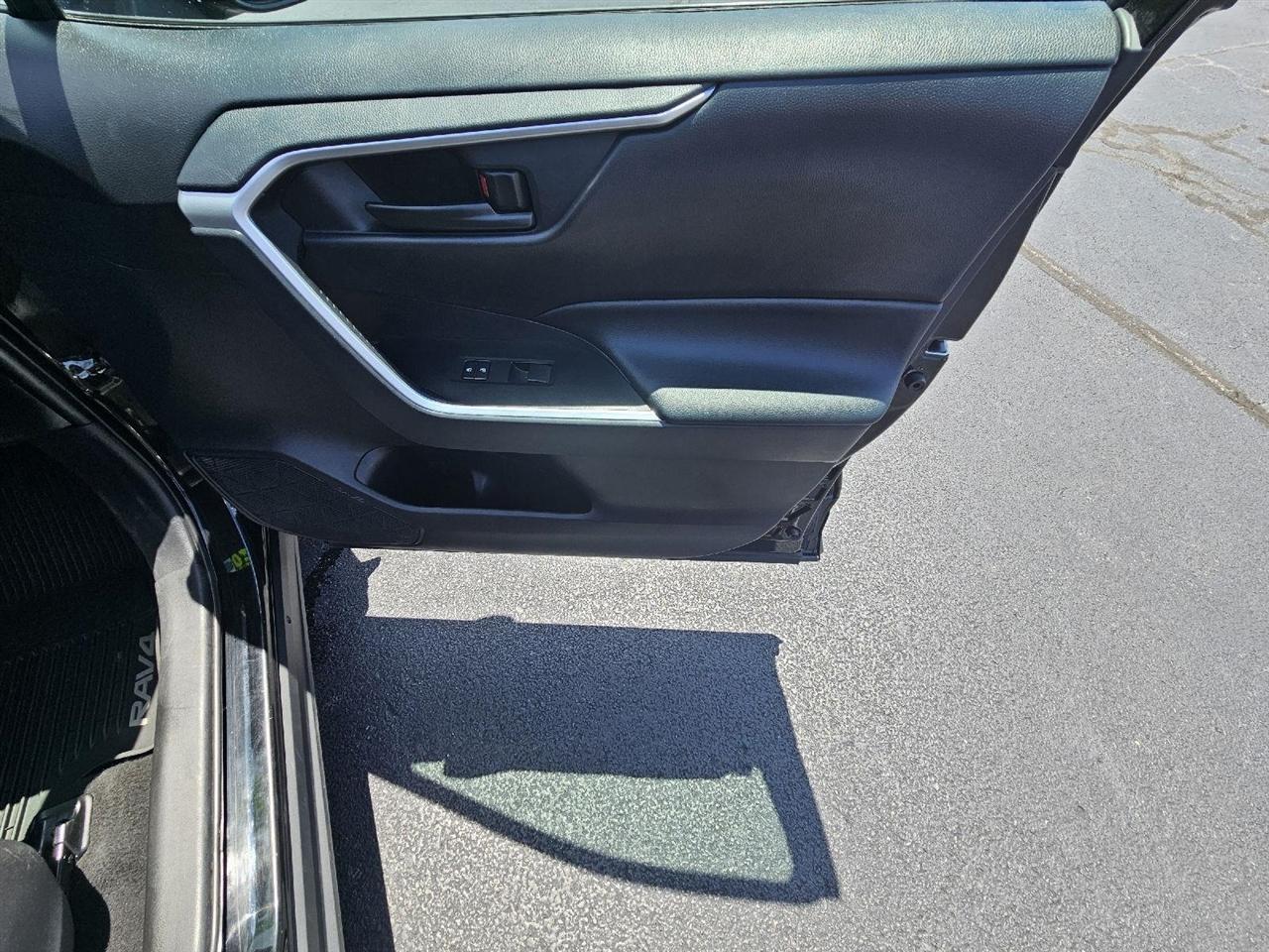 Toyota RAV4 LE AWD 2020