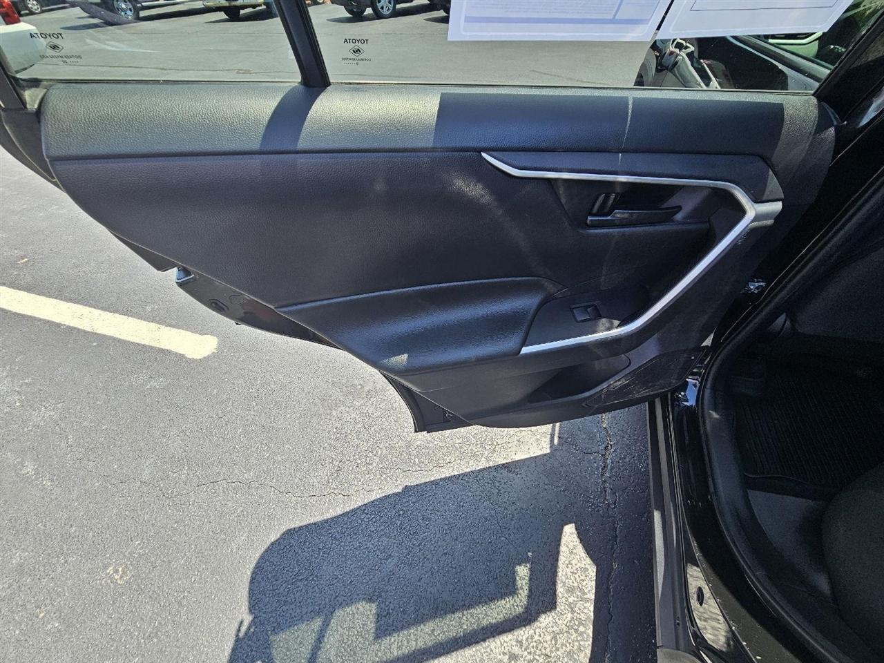 Toyota RAV4 LE AWD 2020