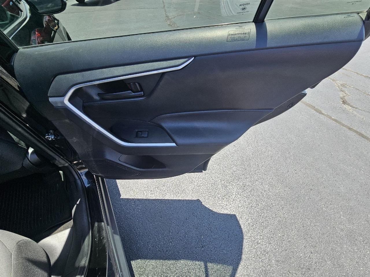 Toyota RAV4 LE AWD 2020