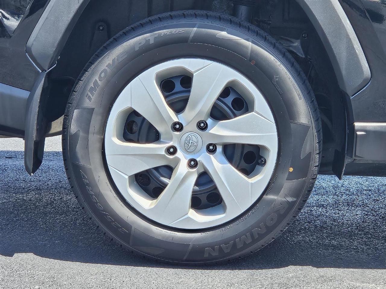 Toyota RAV4 LE AWD 2020