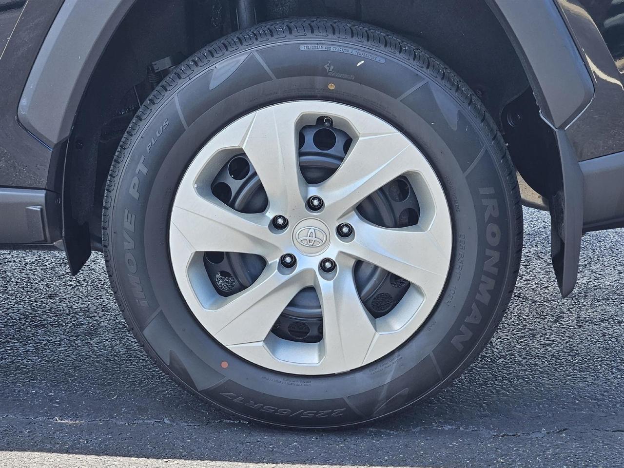 Toyota RAV4 LE AWD 2020