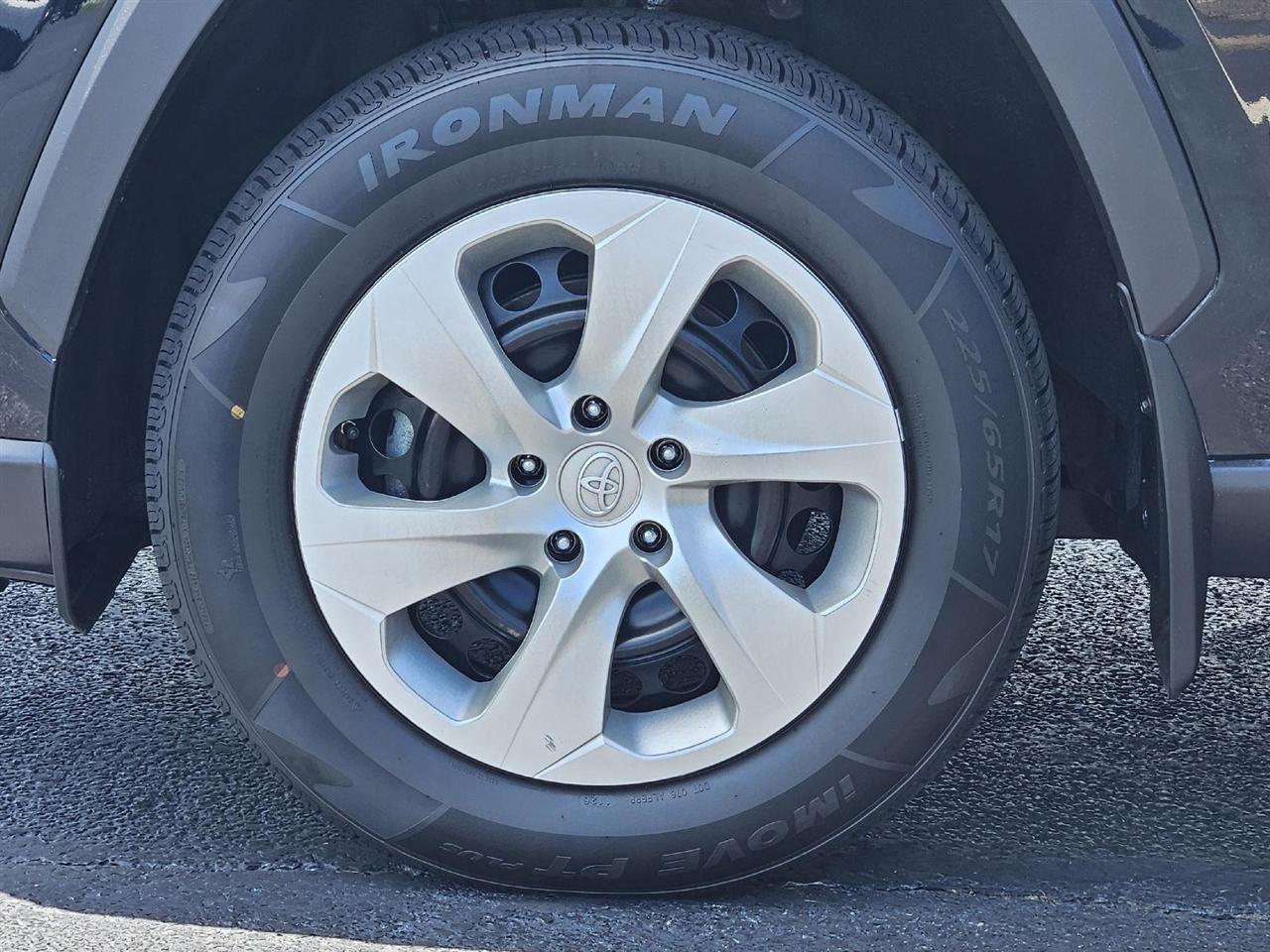 Toyota RAV4 LE AWD 2020