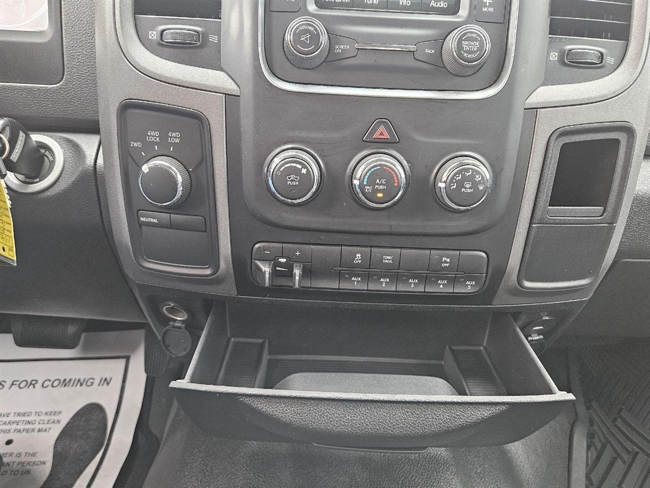 RAM 2500 Tradesman Crew Cab LWB 4WD 2015