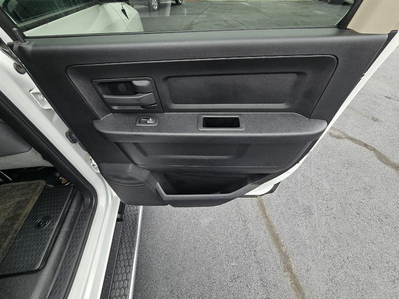 RAM 2500 Tradesman Crew Cab LWB 4WD 2015