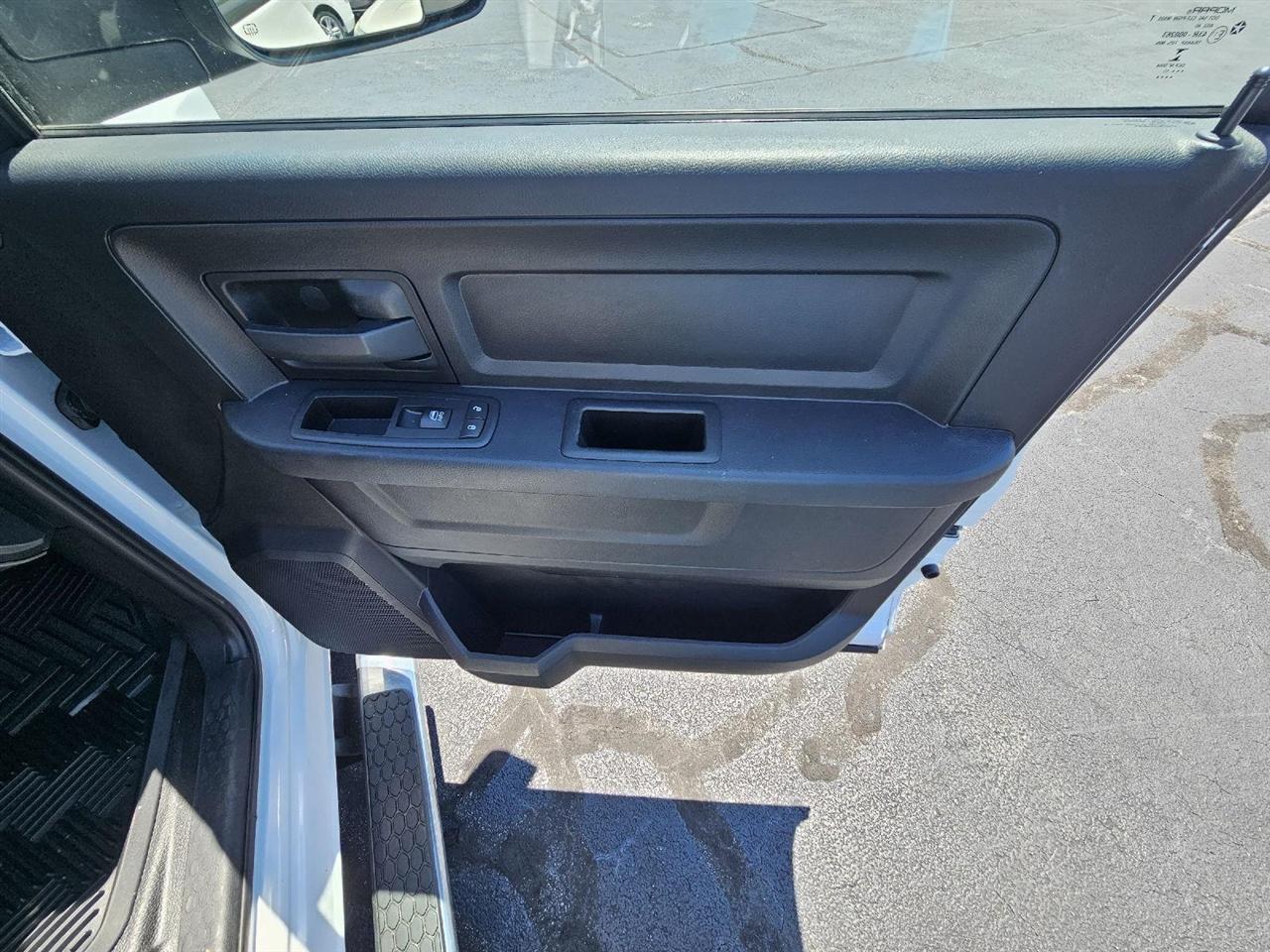 RAM 2500 Tradesman Crew Cab LWB 4WD 2015